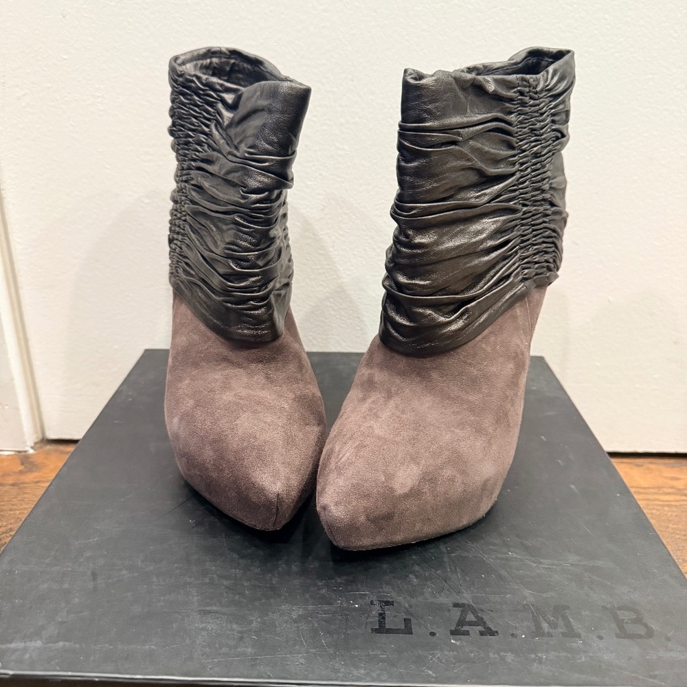 L.A.M.B. Brown Ruched Leather Bootie Heels Sz 8 - Never Warn with Box